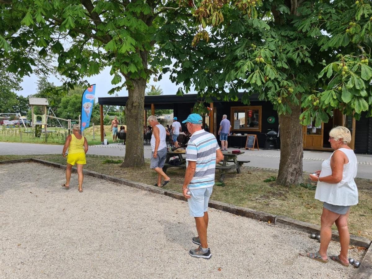 Bungalow 36 Op Recreatiepark De Wielen Sint Maarten Exteriör bild