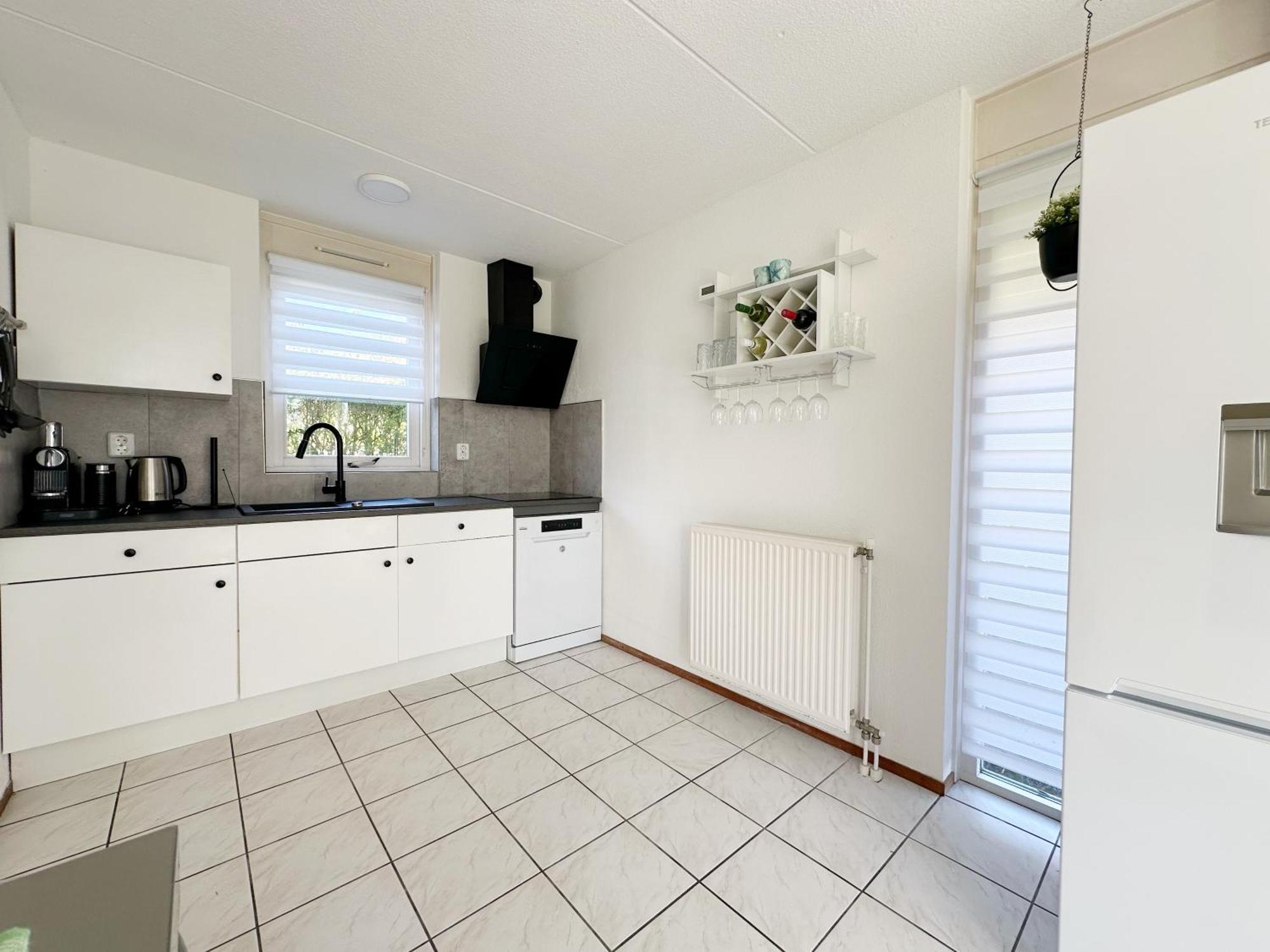 Bungalow 36 Op Recreatiepark De Wielen Sint Maarten Exteriör bild